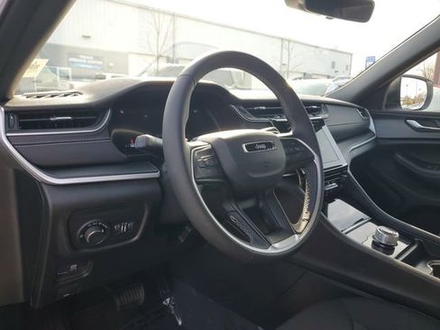 Certified 2025 Jeep Grand Cherokee L Laredo image 21