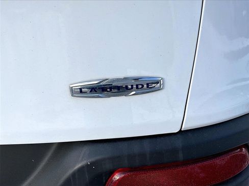 Used 2014 Jeep Cherokee Latitude w/ Comfort/Convenience Group image 8