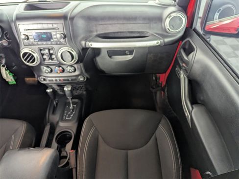 Used 2016 Jeep Wrangler Unlimited Sahara image 16