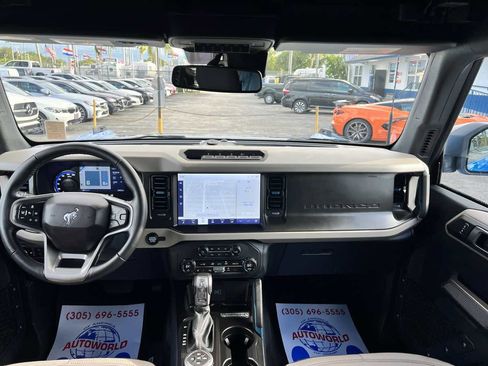 Used 2023 Ford Bronco Wildtrak image 14