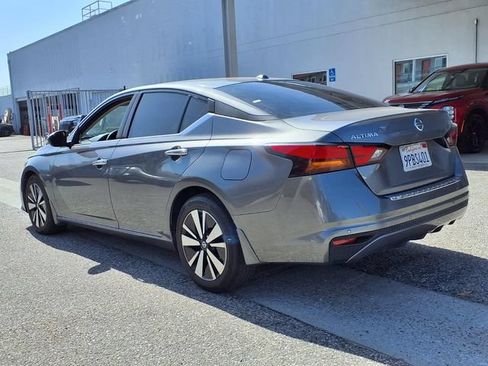 Used 2021 Nissan Altima 2.5 SV FWD image 3