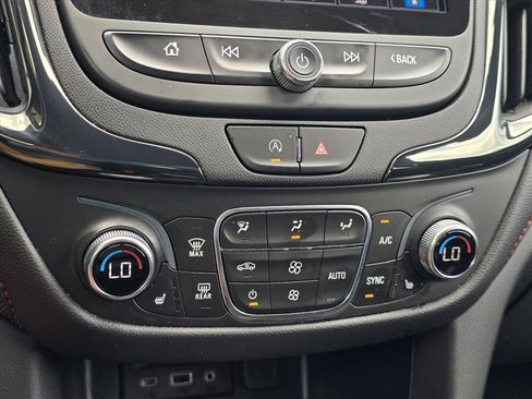 Used 2022 Chevrolet Equinox RS w/ RS Leather Package AWD/4WD image 19