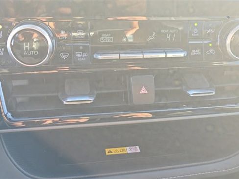 Used 2023 Toyota Highlander Limited image 21