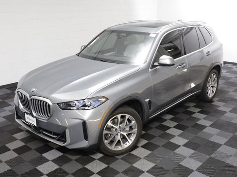 Certified 2024 BMW X5 xDrive40i w/ Premium Package AWD/4WD image 2