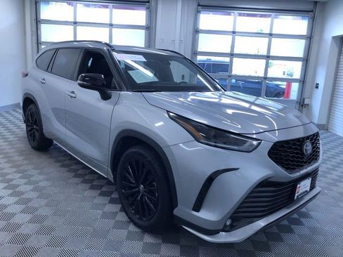 Certified 2025 Toyota Highlander XSE AWD/4WD image 35