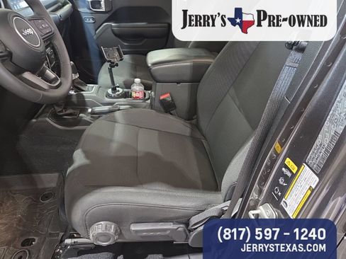 Used 2023 Jeep Gladiator Sport AWD/4WD image 7