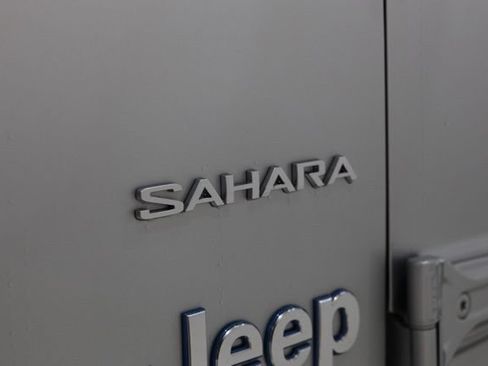 Used 2023 Jeep Wrangler Unlimited Sahara w/ Cold Weather Group AWD/4WD image 13