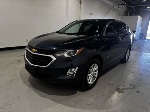 Used 2018 Chevrolet Equinox LT image 2
