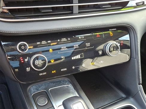 Certified 2025 INFINITI QX60 Luxe image 17