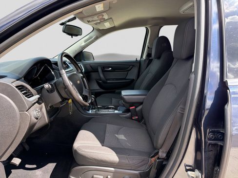 Used 2015 Chevrolet Traverse LT w/ Traveler's Package FWD image 2