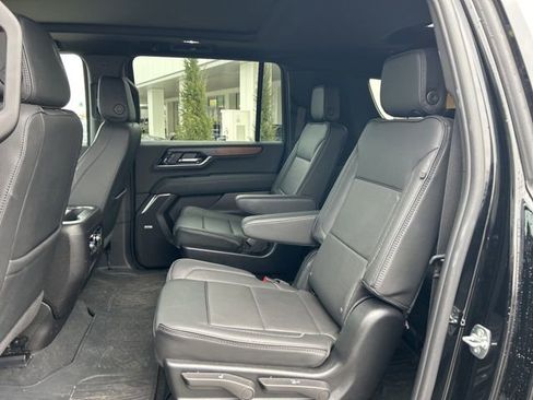 Used 2025 GMC Yukon XL Denali w/ Sun & Power Step Package image 19