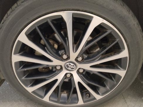 Used 2019 Toyota Camry SE FWD image 31
