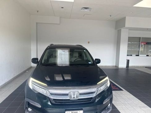 Used 2019 Honda Pilot Touring image 3