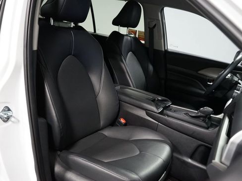 Certified 2024 Toyota Grand Highlander XLE image 27