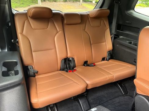 Used 2025 Kia Telluride AWD image 19