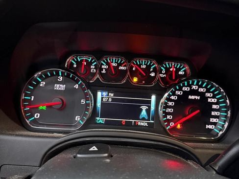 Used 2019 Chevrolet Suburban LT RWD image 14
