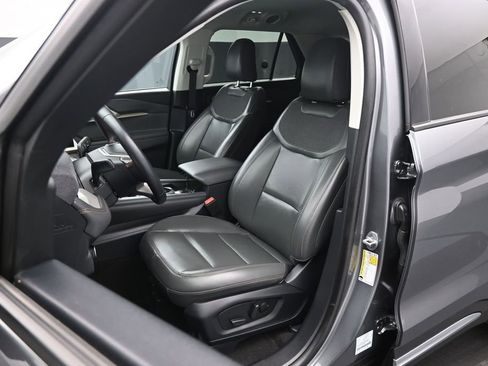 Used 2025 Ford Explorer Active w/ Active Comfort Package RWD image 9