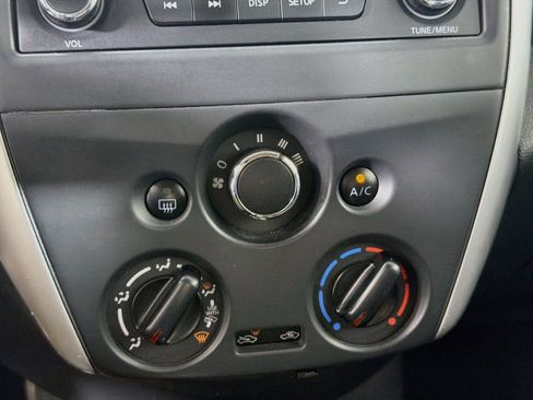 Used 2016 Nissan Versa SV FWD image 21
