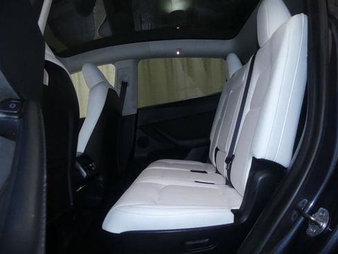 Used 2024 Tesla Model Y Long Range AWD/4WD image 21