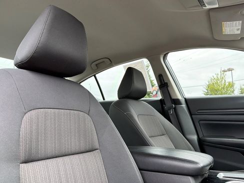 Used 2024 Nissan Altima 2.5 SV FWD image 18