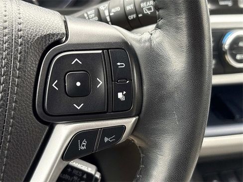 Used 2019 Toyota Highlander Limited image 34