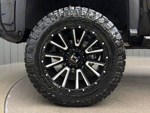 Used 2025 GMC Sierra 2500 Denali Ultimate image 9