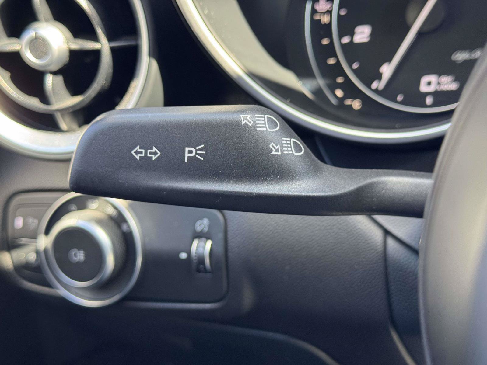 Used 2020 Alfa Romeo Giulia Ti AWD/4WD image 18