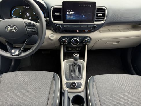 Used 2023 Hyundai Venue Limited FWD image 7
