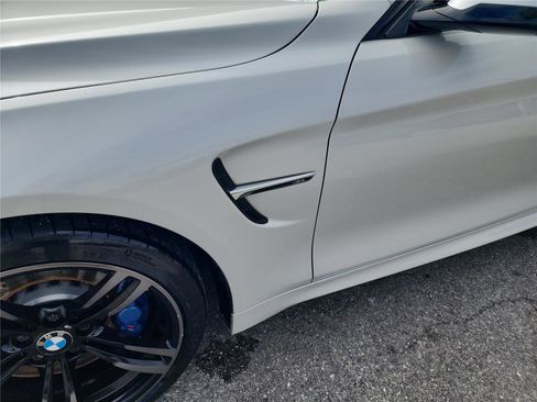 Used 2018 BMW M4 Convertible image 10