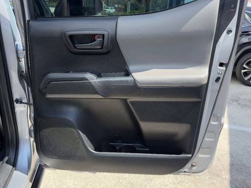 Used 2017 Toyota Tacoma SR w/ SR Convenience Package RWD image 18