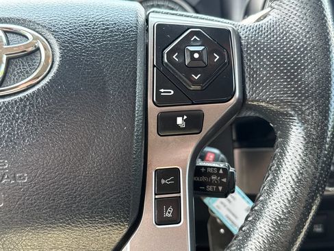 Used 2018 Toyota Tacoma SR5 AWD/4WD image 21
