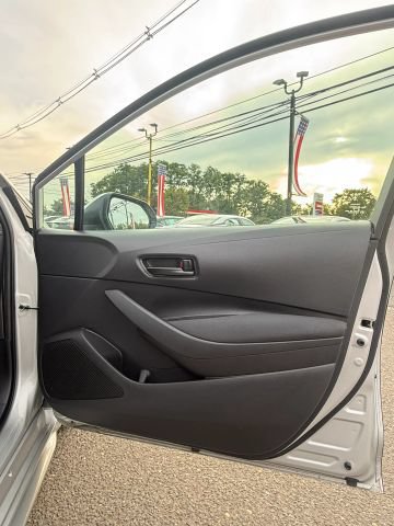 Used 2023 Toyota Corolla LE FWD image 5