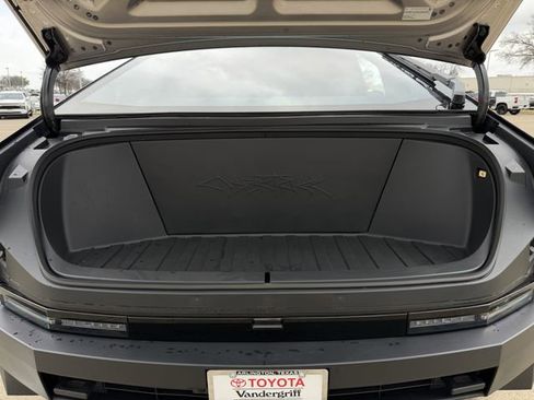 Used 2024 Tesla Cybertruck AWD Crew Cab image 29