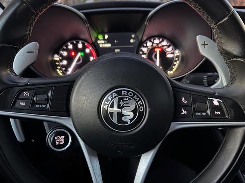 Used 2017 Alfa Romeo Giulia w/ Sport Appearance Package image 15