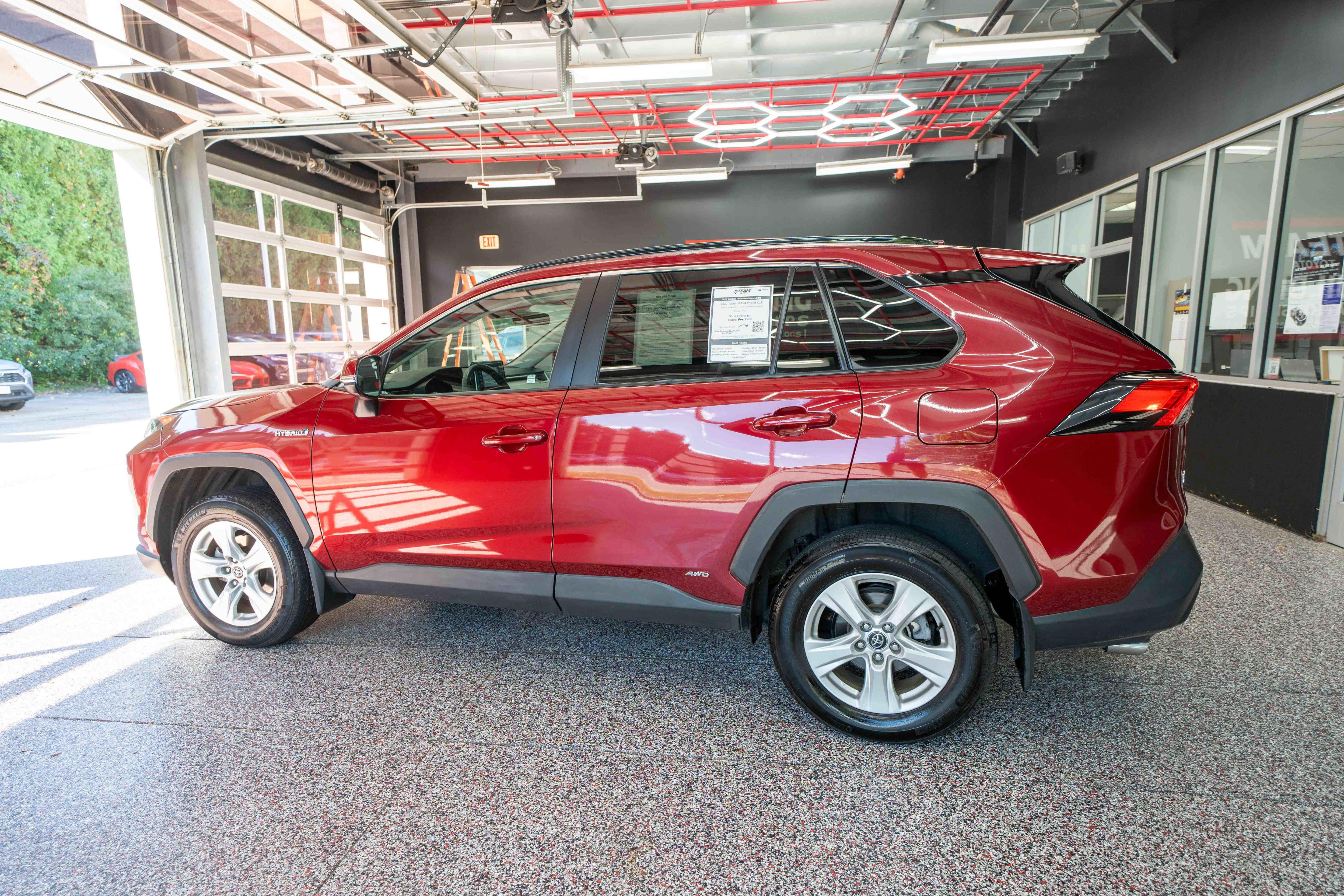 Certified 2020 Toyota RAV4 XLE w/ Convenience Package AWD/4WD image 3