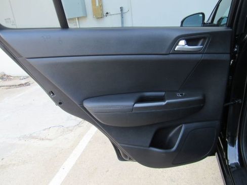 Used 2021 Kia Sportage S image 16