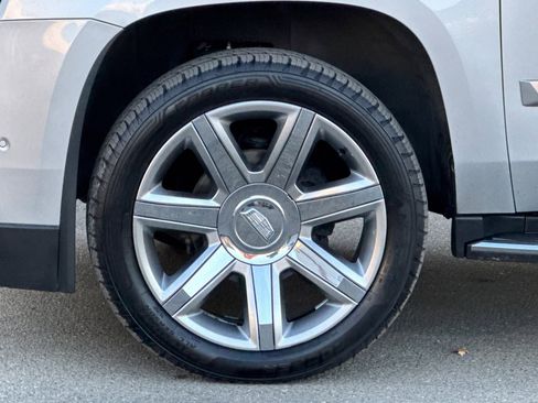 Used 2020 Cadillac Escalade ESV Luxury image 12