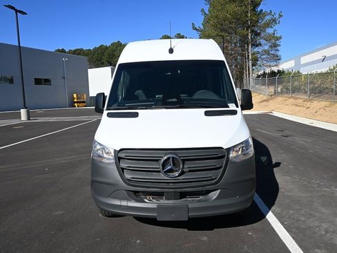 Used 2025 Mercedes-Benz Sprinter 2500 image 31
