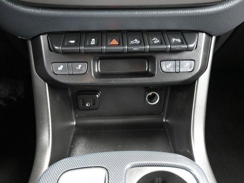 Used 2022 Chevrolet Colorado Z71 AWD/4WD image 20