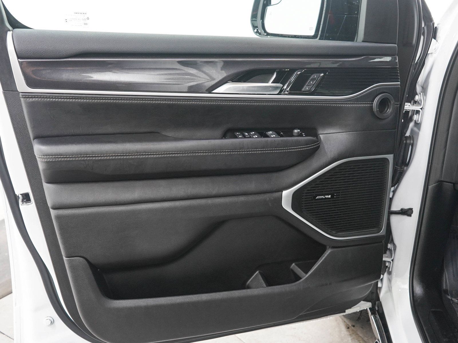 Used 2024 Jeep Wagoneer 4WD w/ Convenience Group I image 22