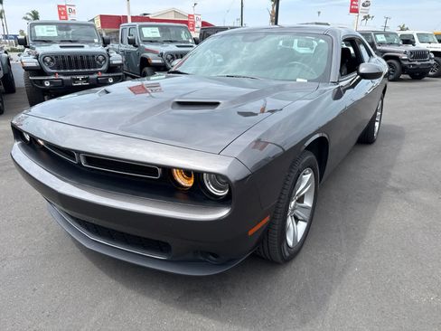 Used 2022 Dodge Challenger SXT RWD image 1
