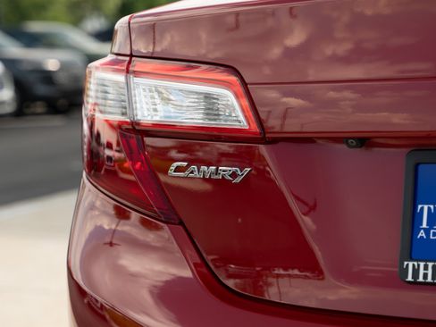 Used 2014 Toyota Camry LE FWD image 25