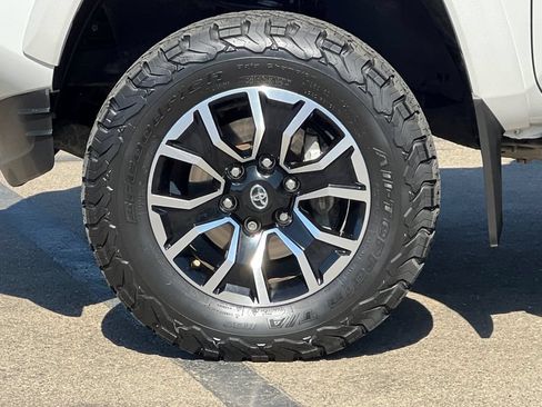 Used 2021 Toyota Tacoma TRD Sport w/ Technology Package AWD/4WD image 29