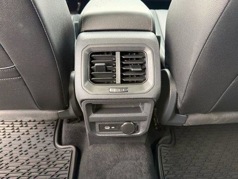 Used 2023 Volkswagen Tiguan SE w/ Panoramic Sunroof Package image 17