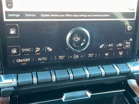 Used 2025 GMC Yukon XL Denali image 17