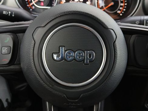 Used 2023 Jeep Gladiator Sport AWD/4WD image 5