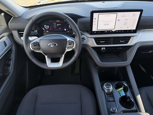 New 2026 Ford Explorer Active RWD image 4