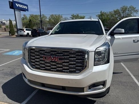 Used 2018 GMC Yukon Denali w/ Denali Ultimate Package image 2