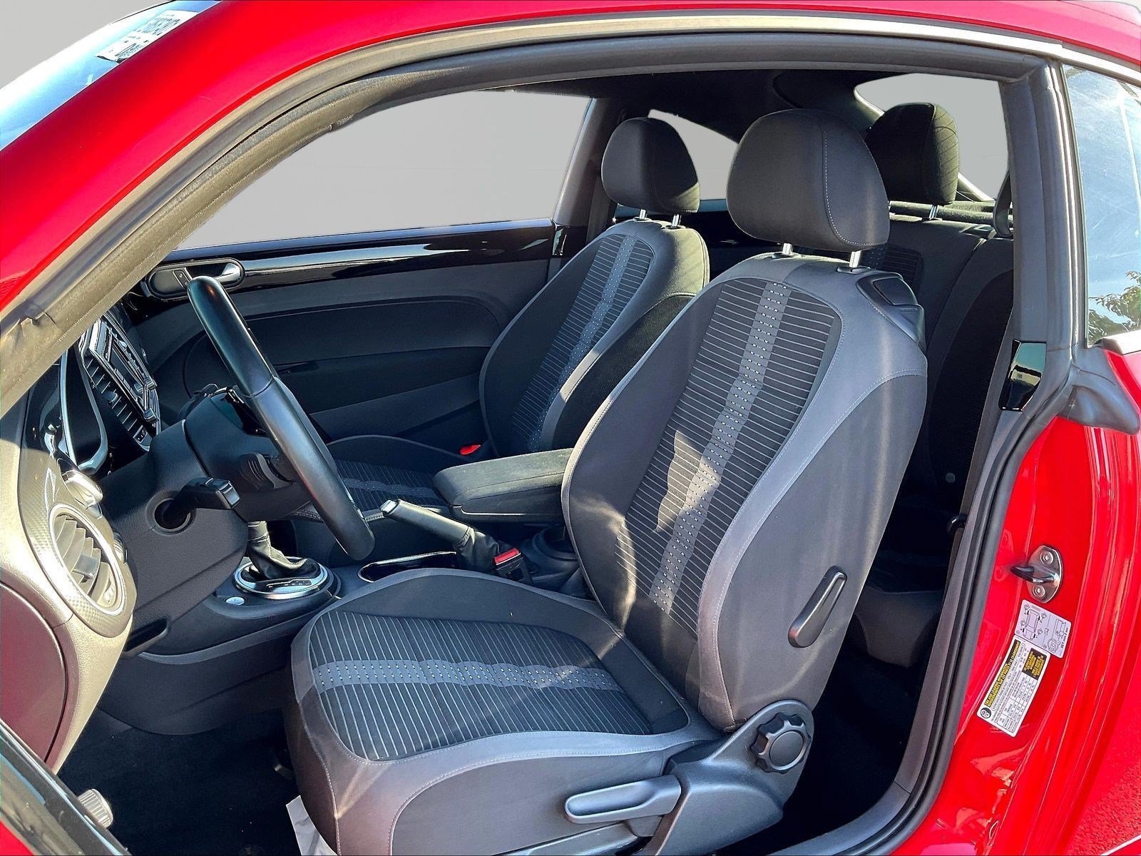 Used 2014 Volkswagen Beetle R-Line FWD image 21