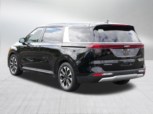 Used 2024 Kia Carnival EX FWD image 5